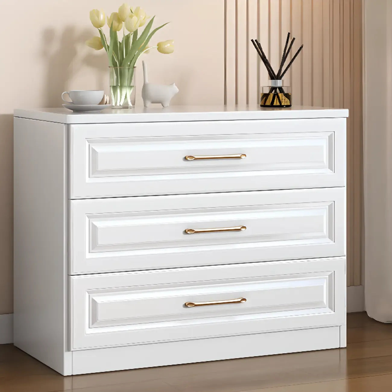 Coffres de rangement modernes et élégants en bois blanc avec poignées dorées