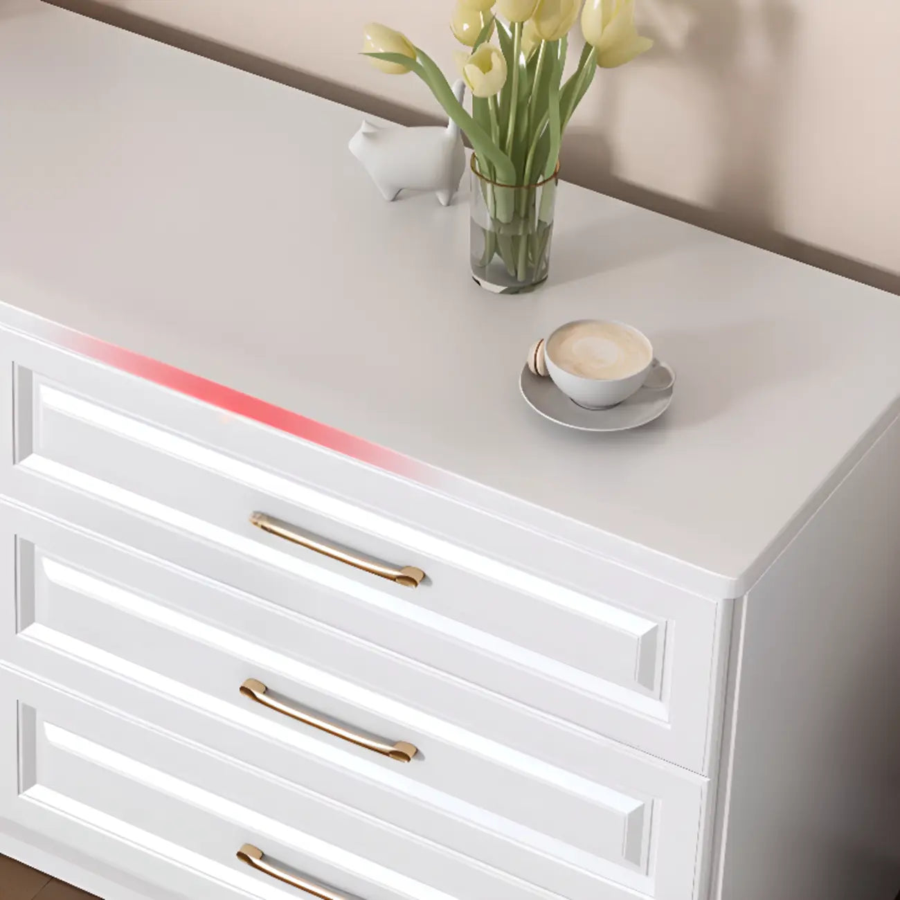 Coffres de rangement modernes et élégants en bois blanc avec poignées dorées