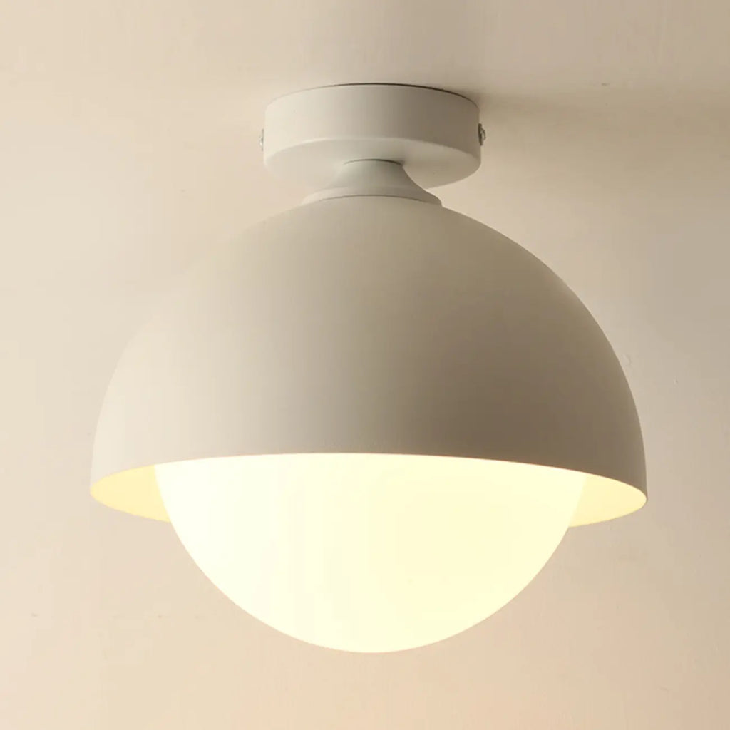 Plafonnier semi-encastré minimaliste à abat-jour mini dôme