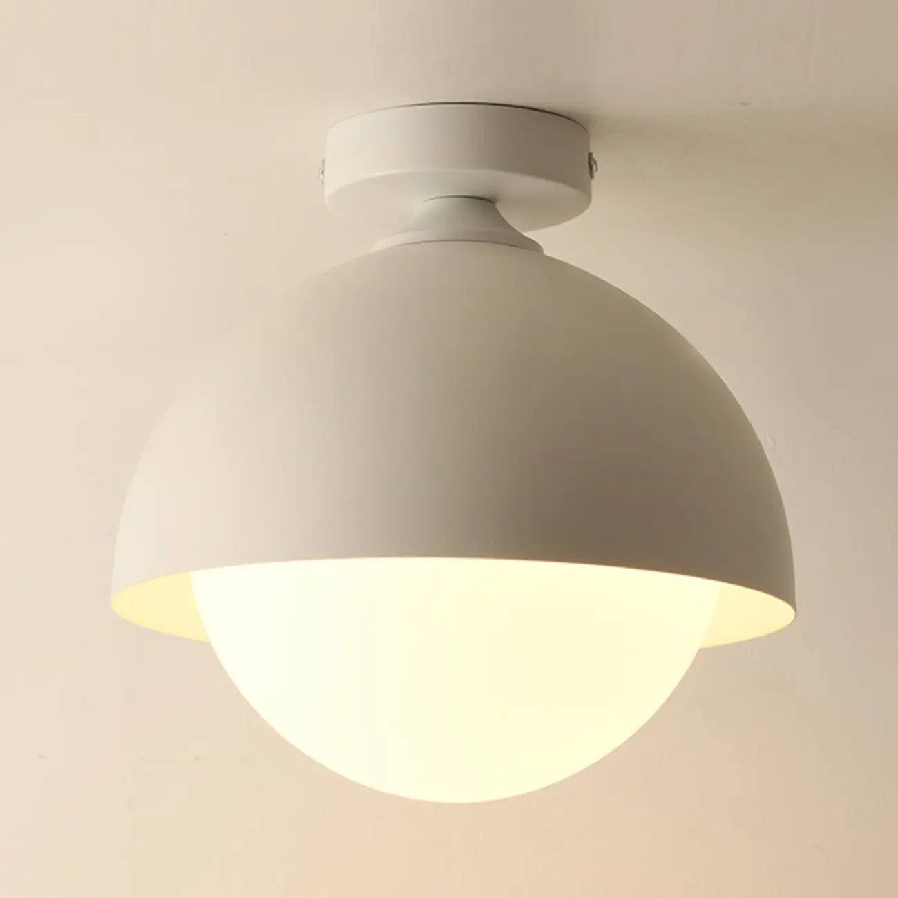 Plafonnier semi-encastré minimaliste à abat-jour mini dôme