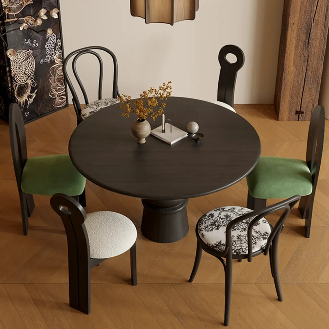 Table de salle à manger ronde traditionnelle en bois brun foncé