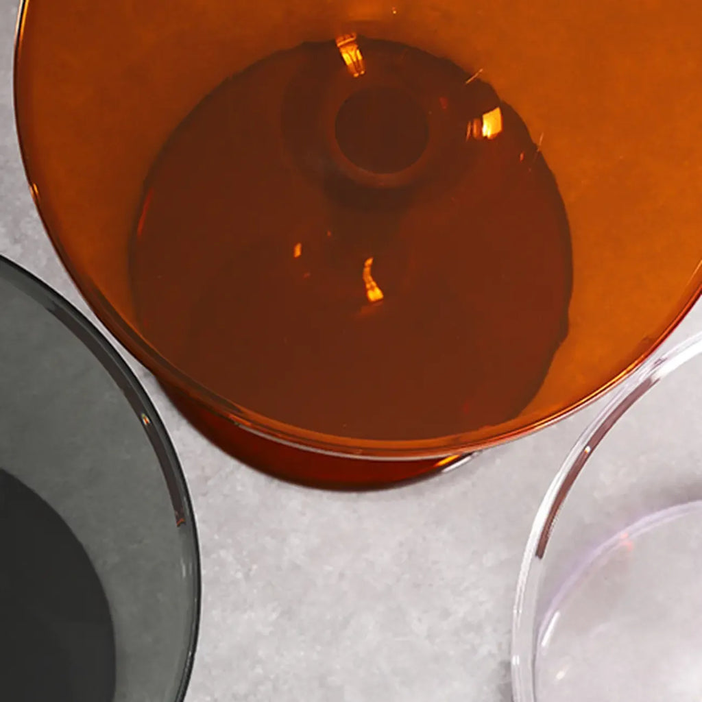 Table d'appoint ronde minimaliste en acrylique fauve