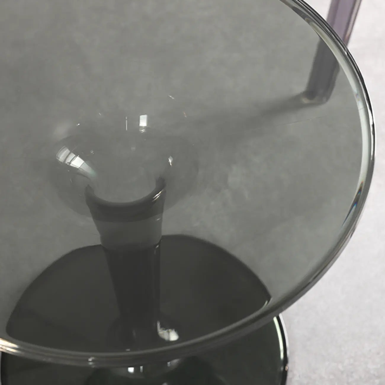 Table d'appoint ronde minimaliste en acrylique fauve