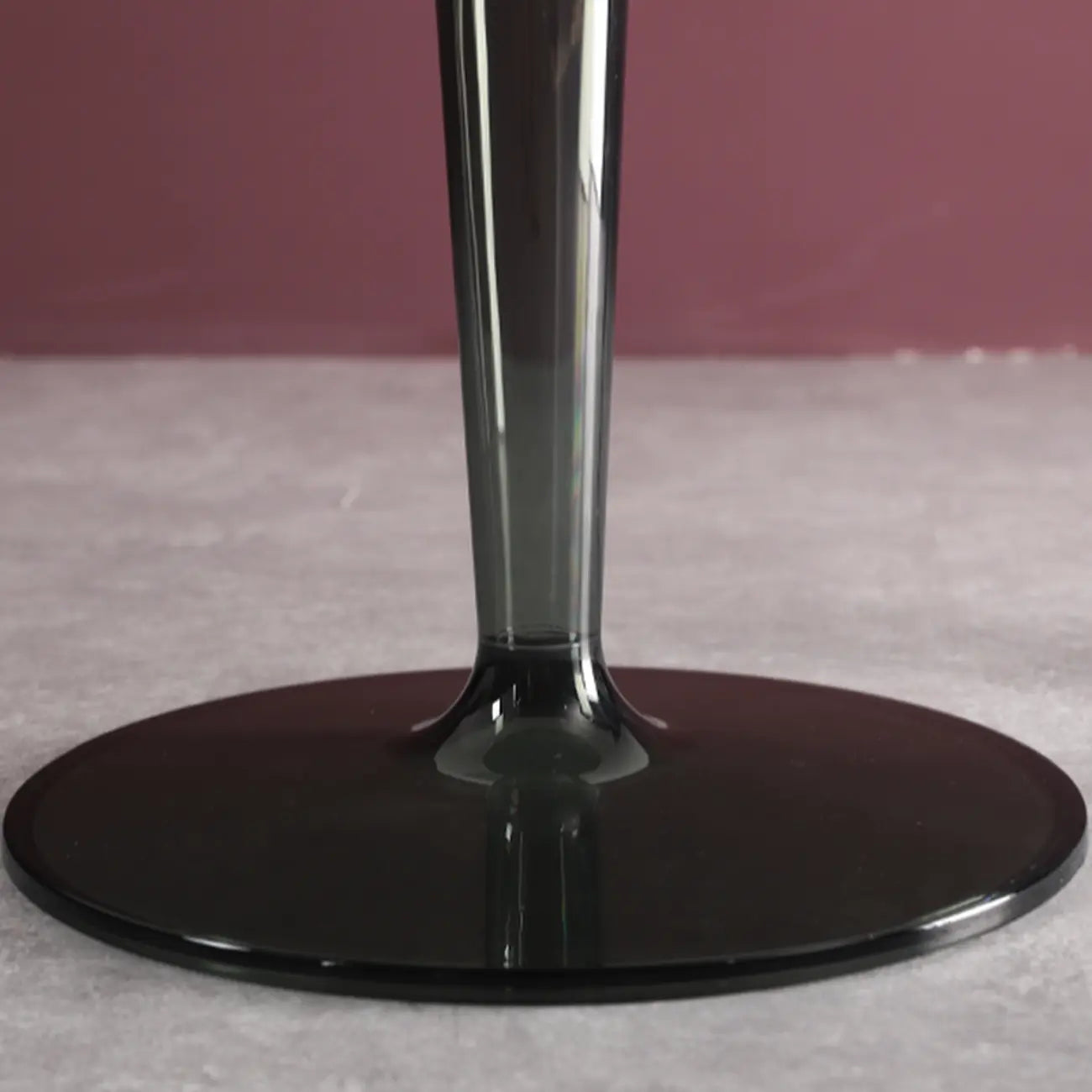 Table d'appoint ronde minimaliste en acrylique fauve