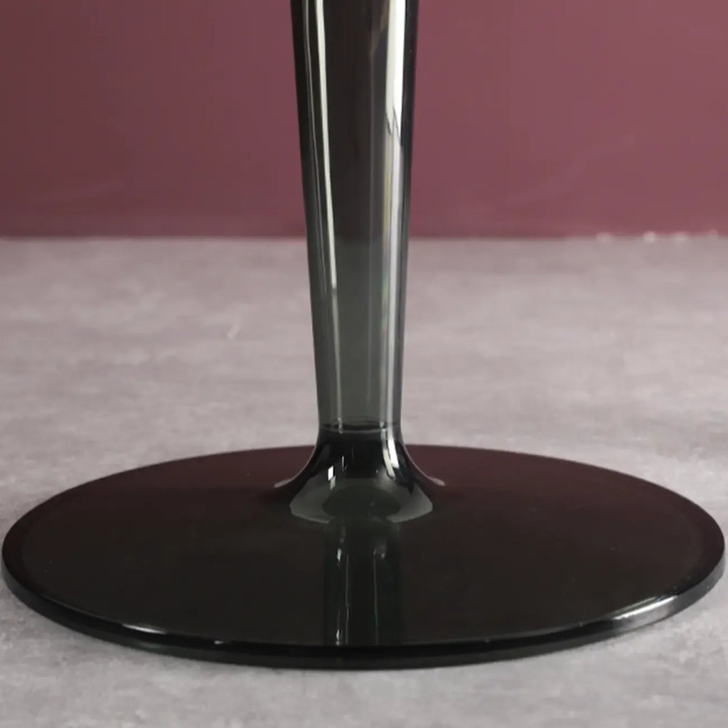 Table d'appoint ronde minimaliste en acrylique fauve
