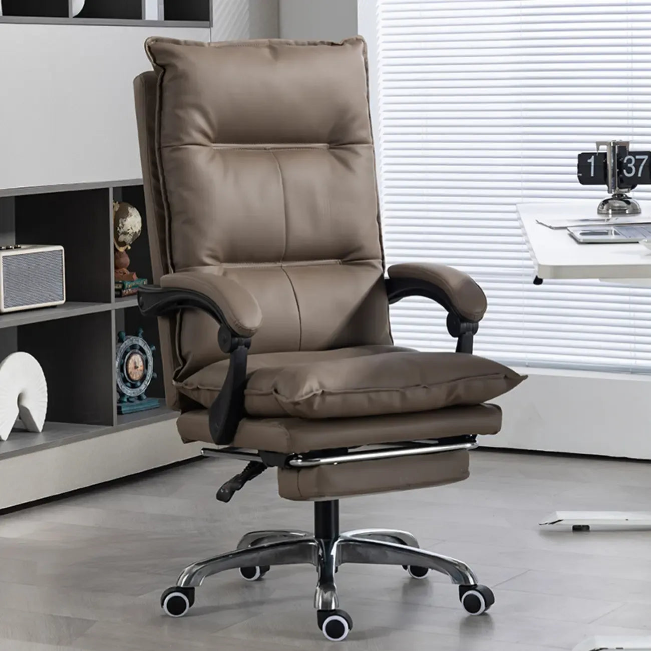 Fauteuil de direction inclinable moderne en cuir marron