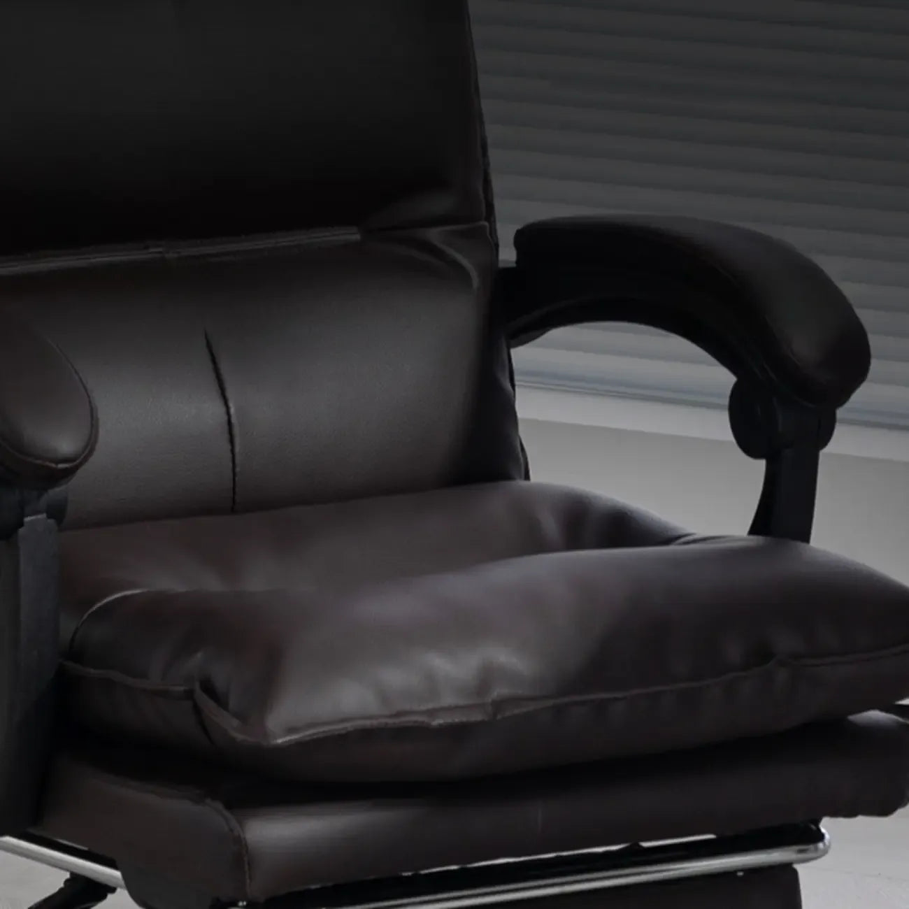 Fauteuil de direction inclinable moderne en cuir marron