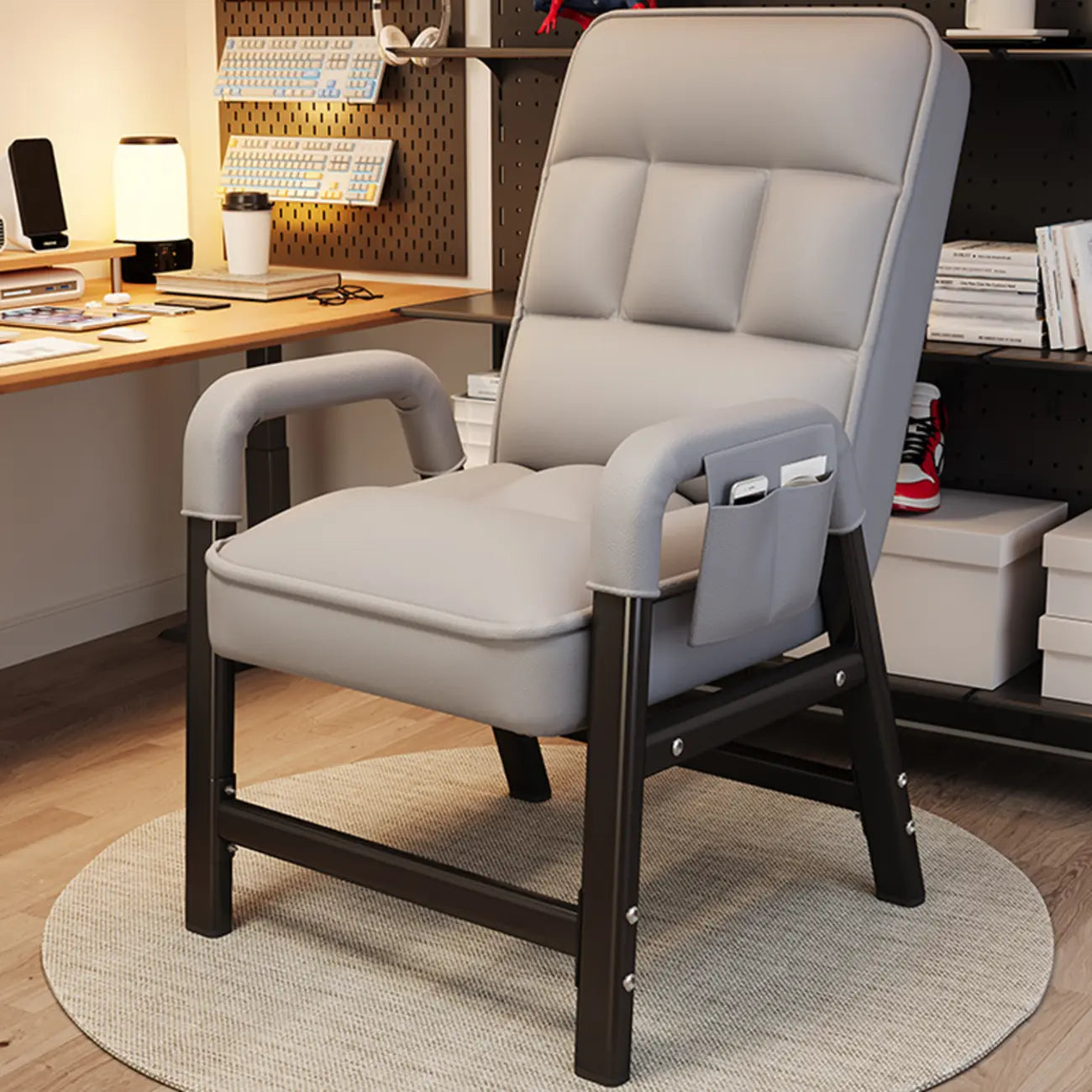 Chaise de bureau moderne grise rembourrée à 4 pieds