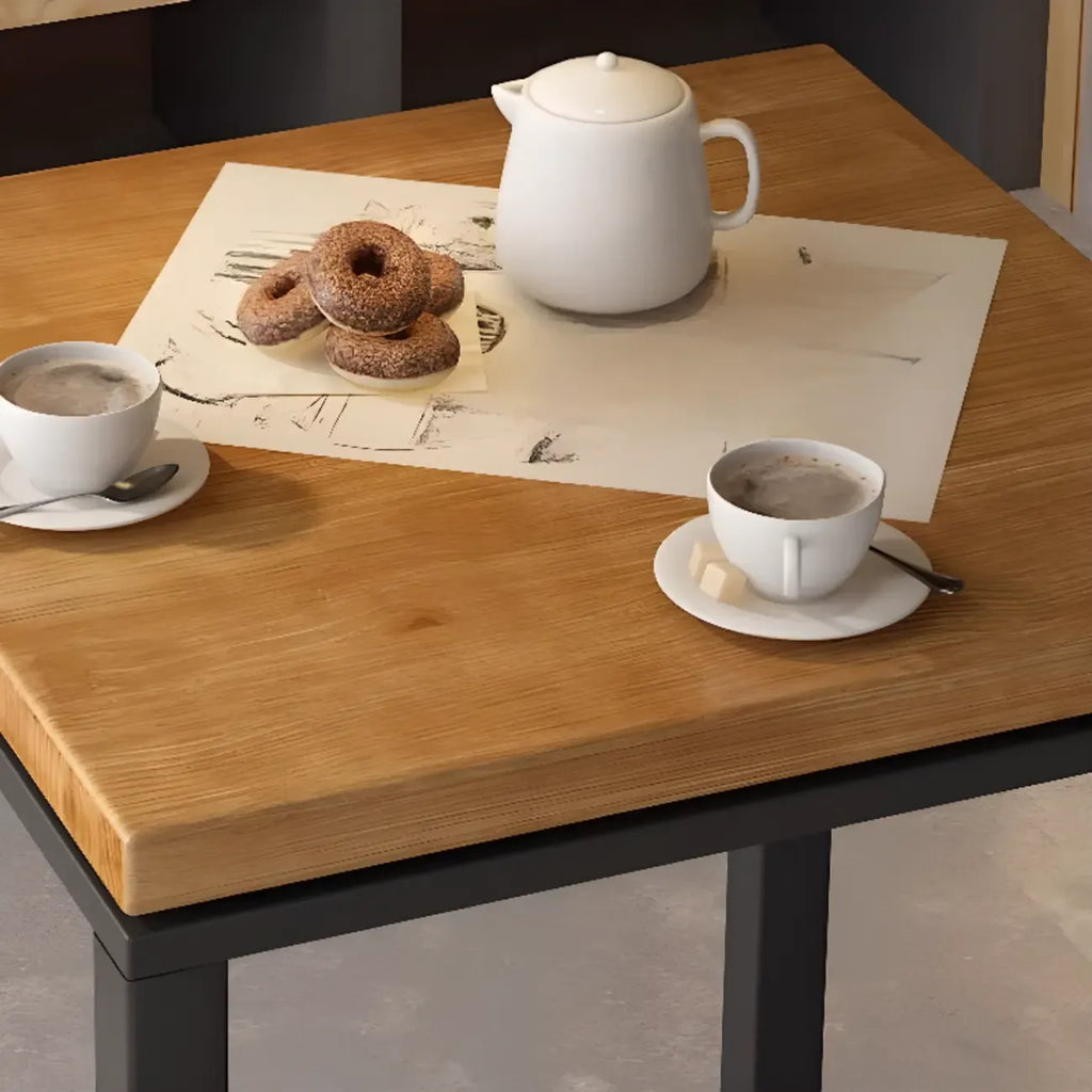 Table haute de bar de style industriel avec plateau en bois et repose-pieds pour les repas