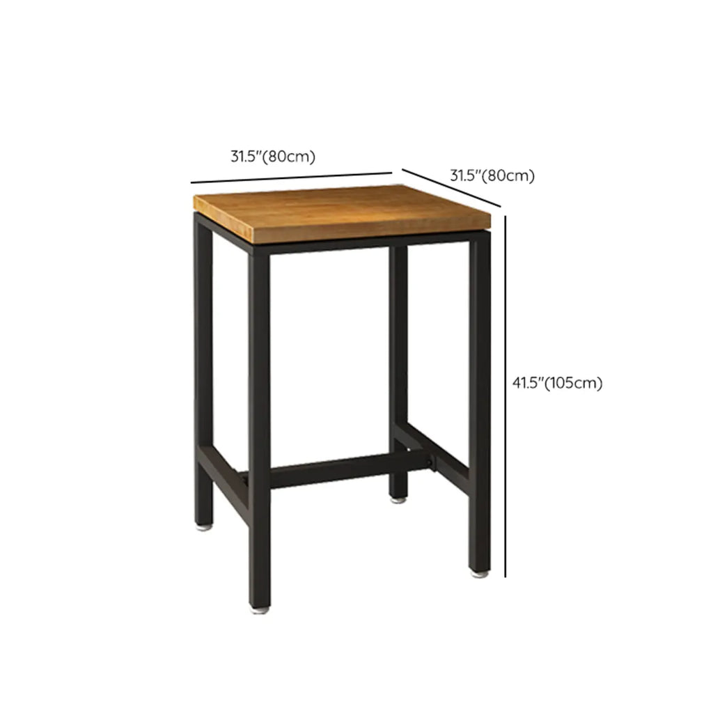 Table haute de bar de style industriel avec plateau en bois et repose-pieds pour les repas