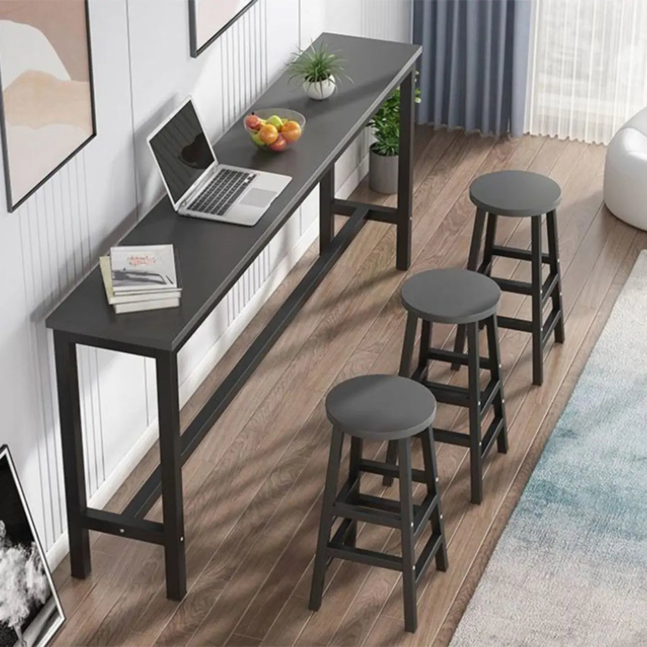 Tables de bar rectangulaires grises en bois et métal avec repose-pieds