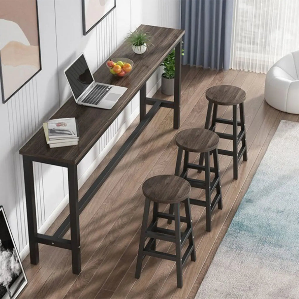 Tables de bar rectangulaires grises en bois et métal avec repose-pieds