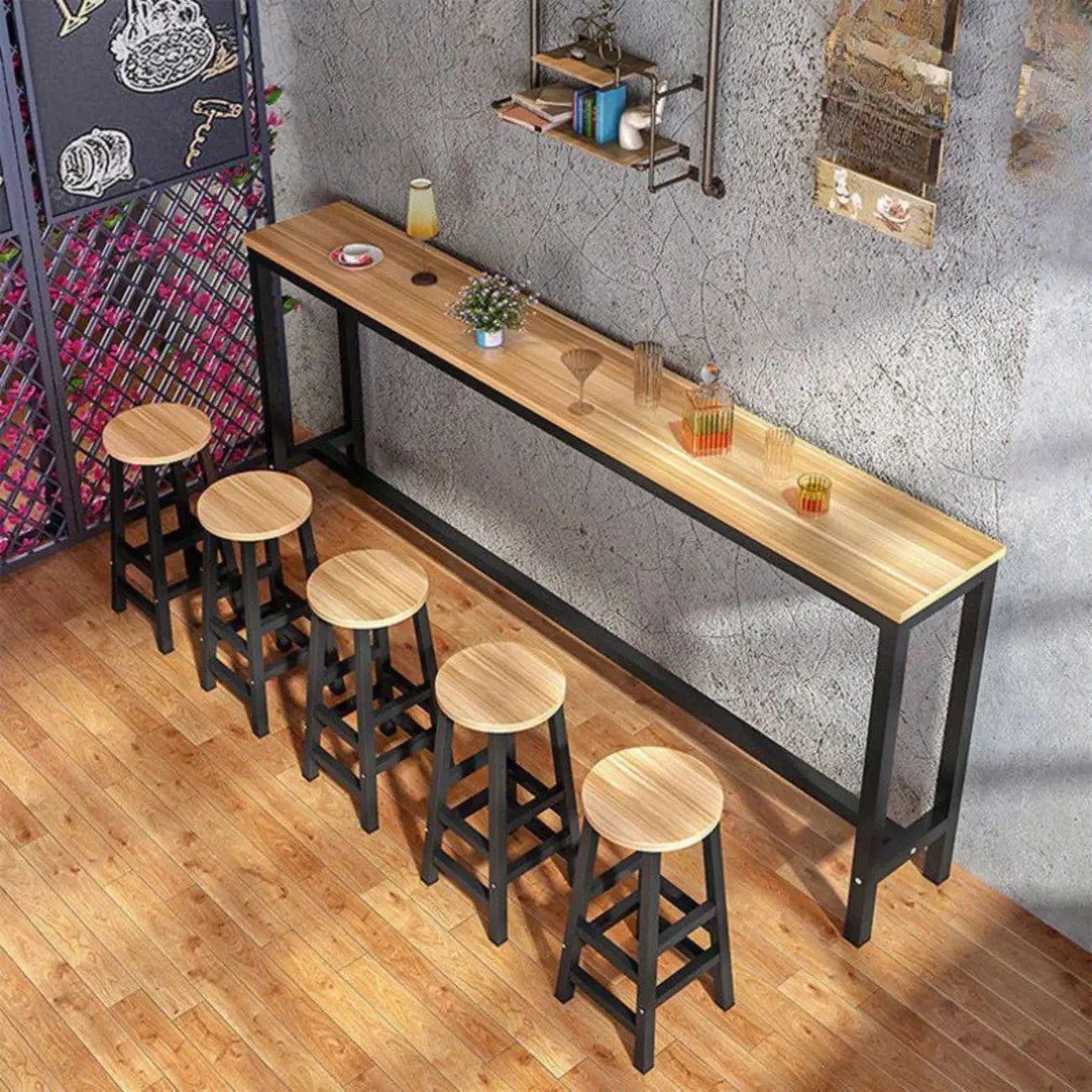 Tables de bar rectangulaires grises en bois et métal avec repose-pieds