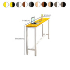 Tables de bar rectangulaires grises en bois et métal avec repose-pieds
