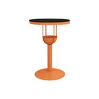 Tables de bar modernes noires et oranges à étagères sphériques