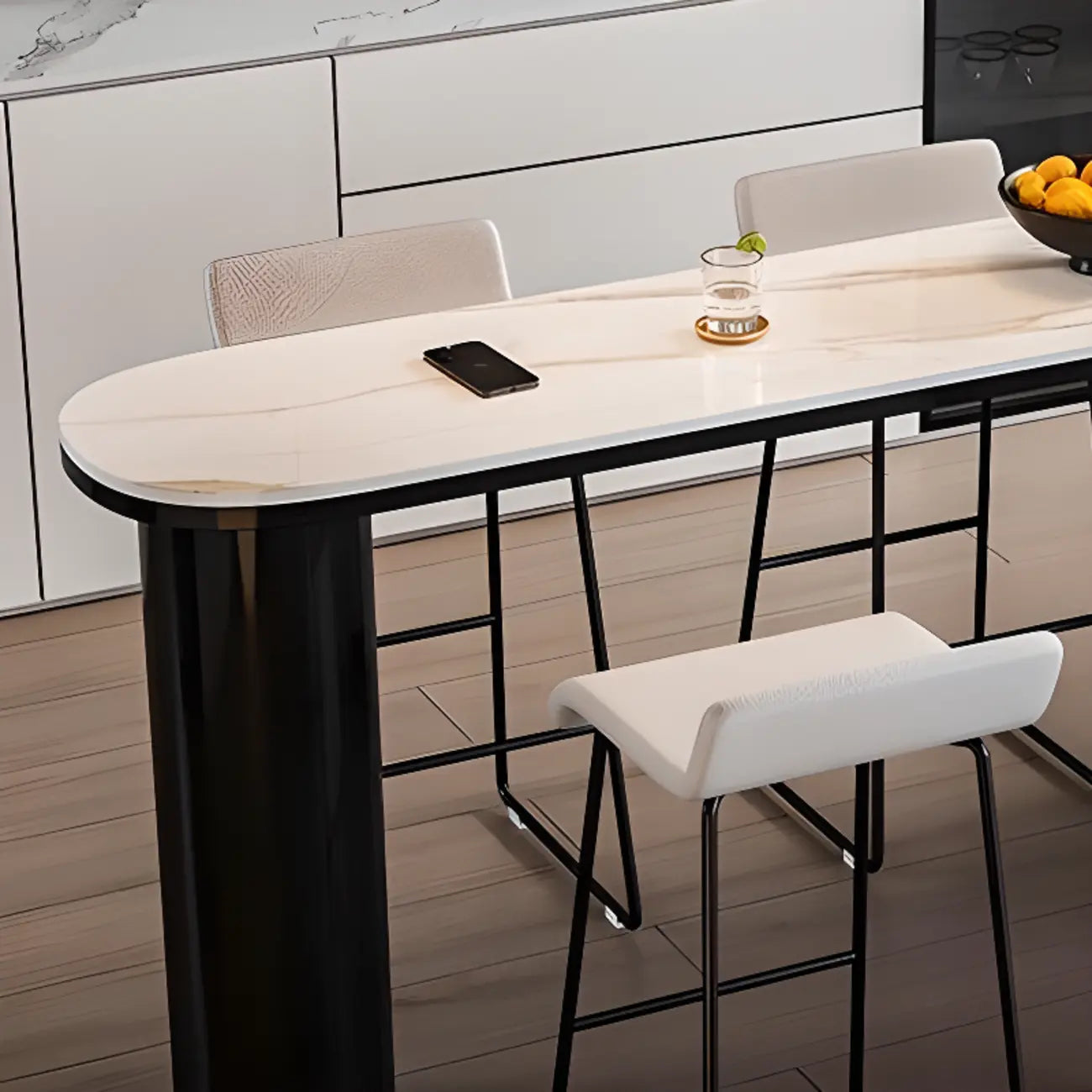 Table de bar ovale contemporaine en marbre blanc pour les repas