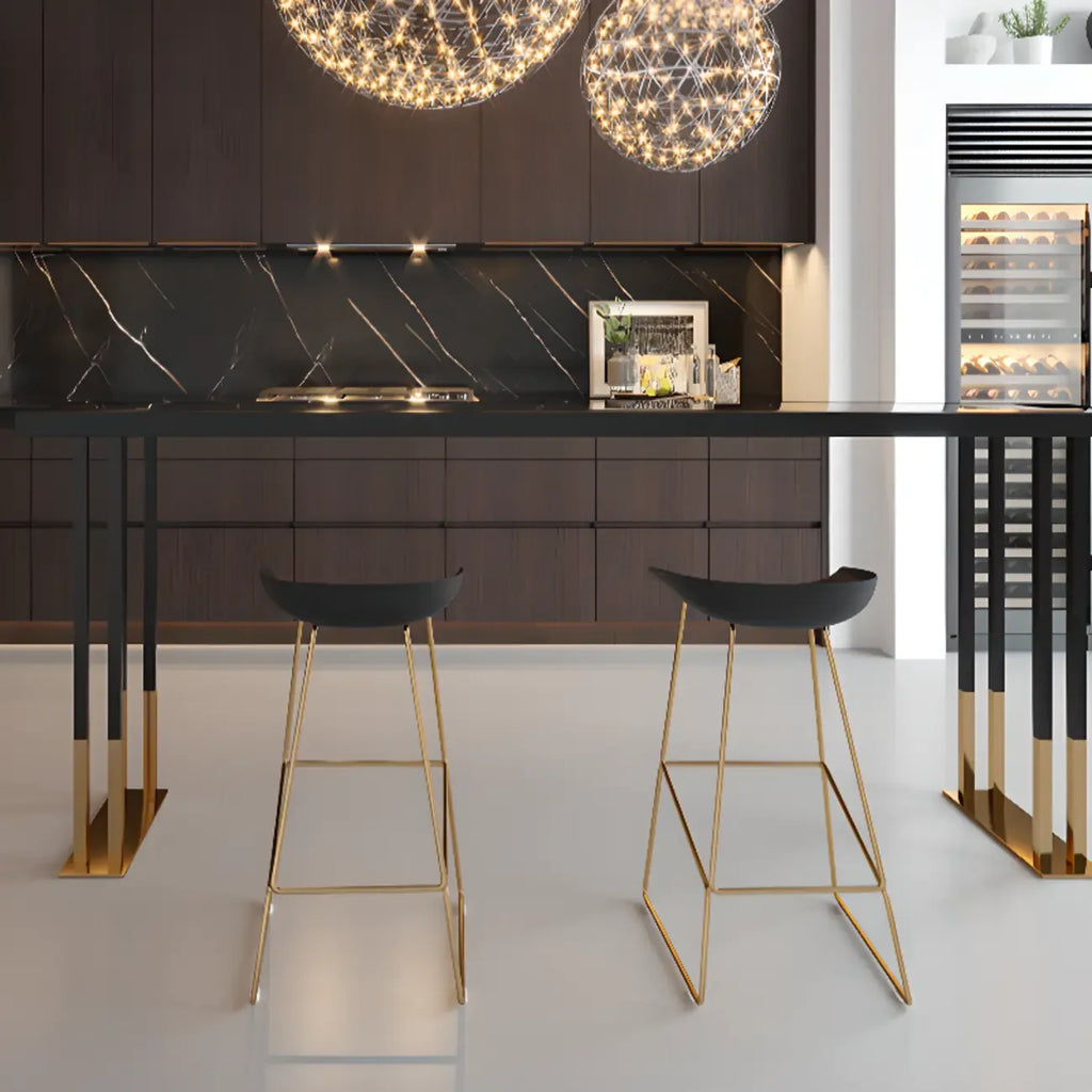 Table de bar rectangulaire de luxe en bois avec piètement traîneau doré pour salle à manger