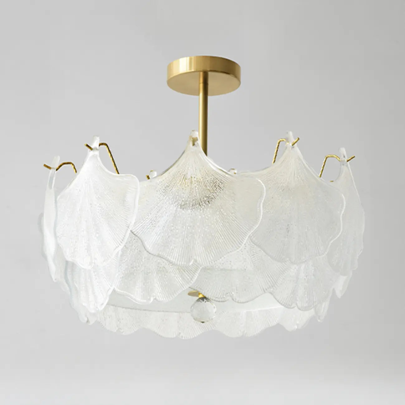 Plafonnier semi-encastré élégant en verre doré à feuilles