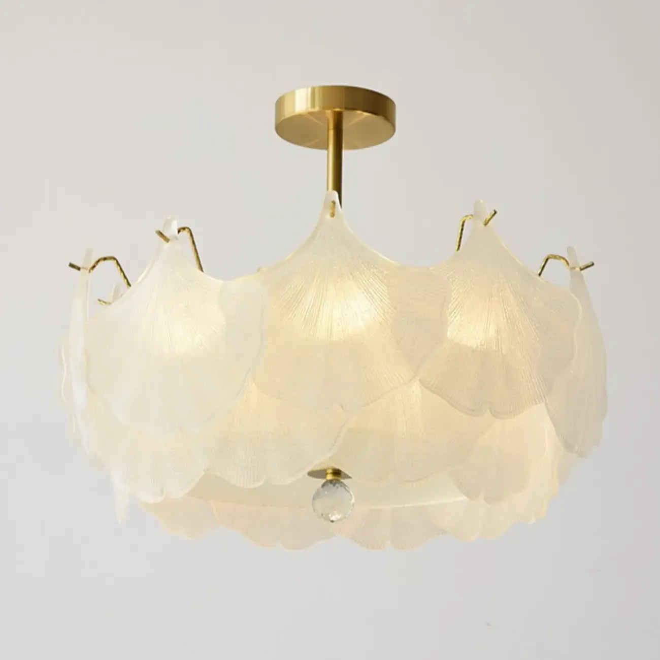 Plafonnier semi-encastré élégant en verre doré à feuilles