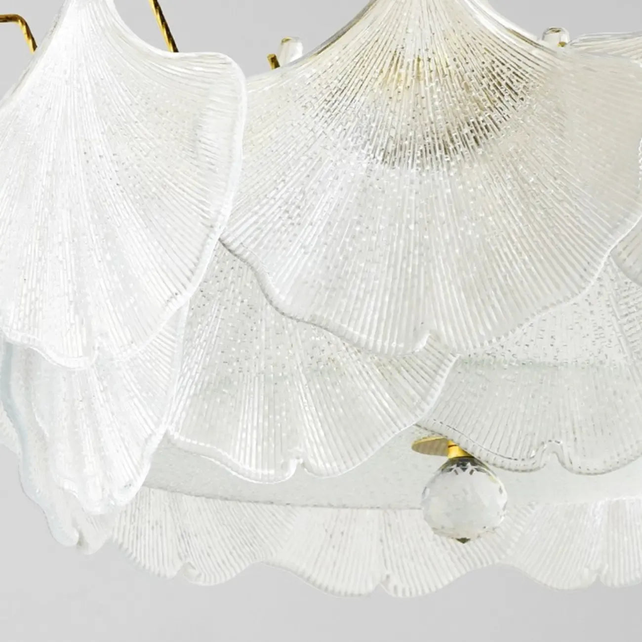 Plafonnier semi-encastré élégant en verre doré à feuilles