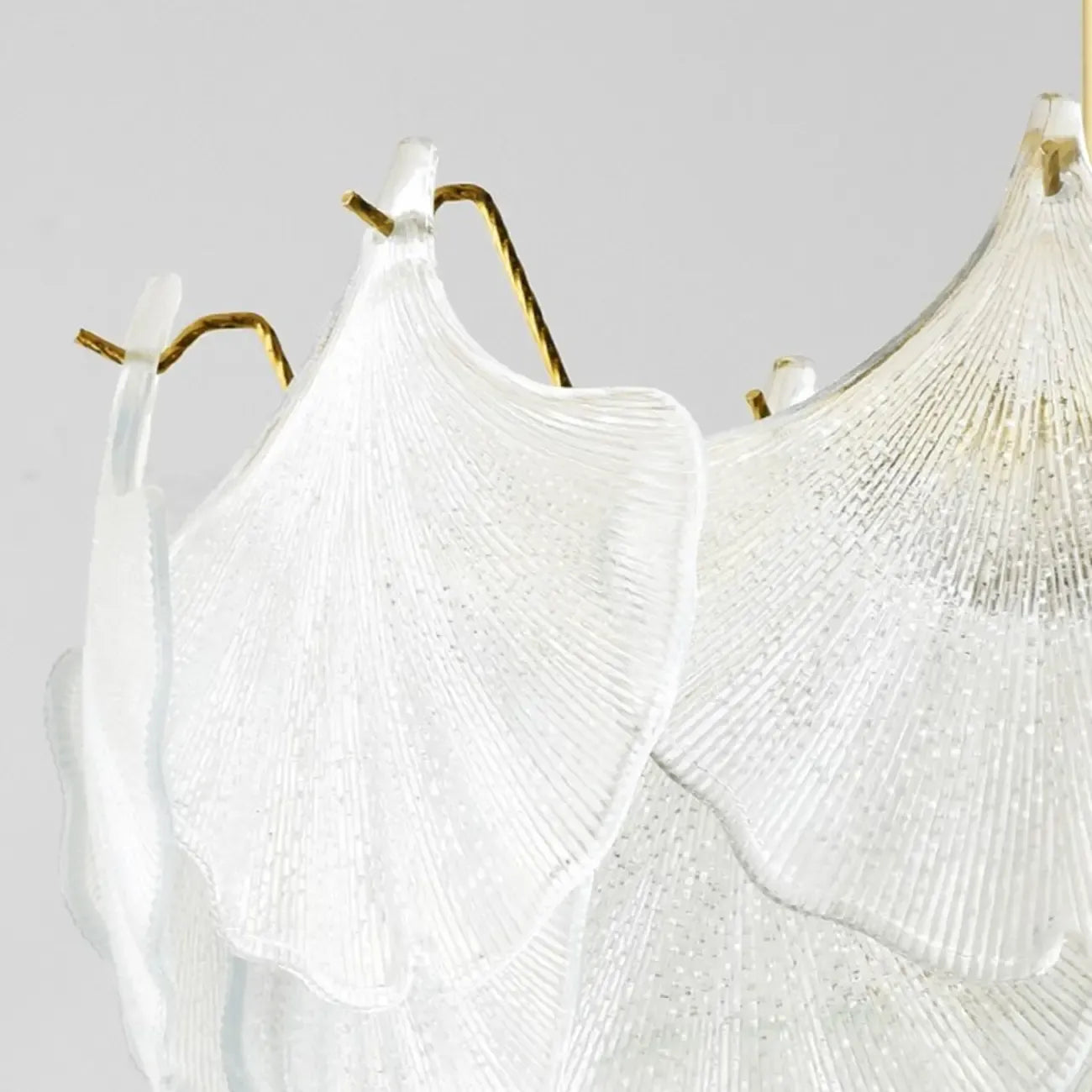 Plafonnier semi-encastré élégant en verre doré à feuilles