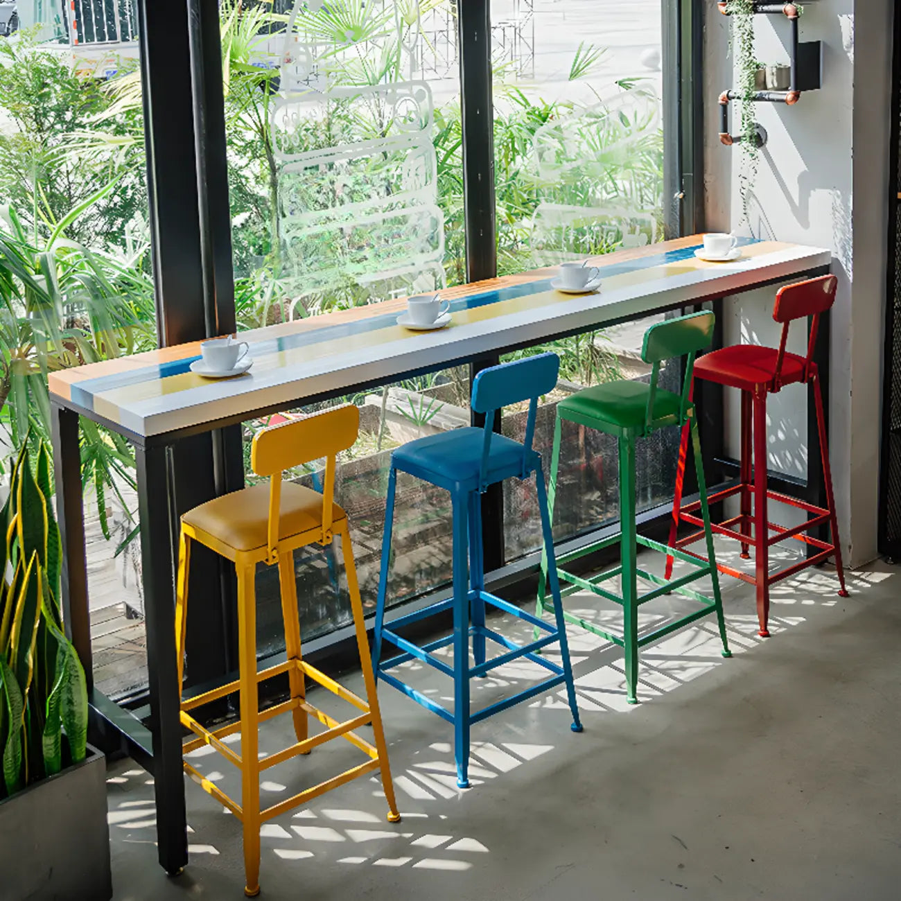 Tables de bar modernes en bois coloré avec plateau fixe et repose-pieds