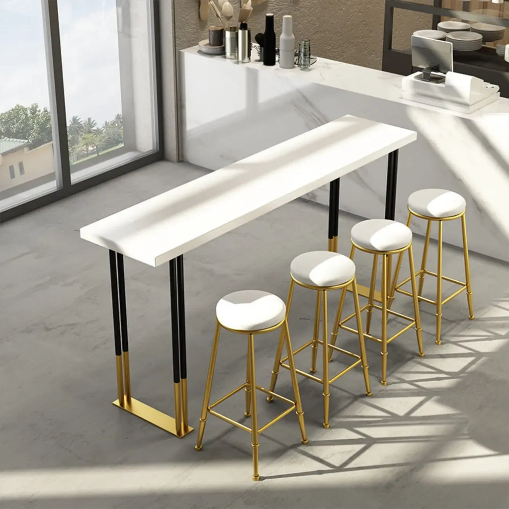 Table de bar élégante avec plateau en bois et piètement en métal pour la cuisine