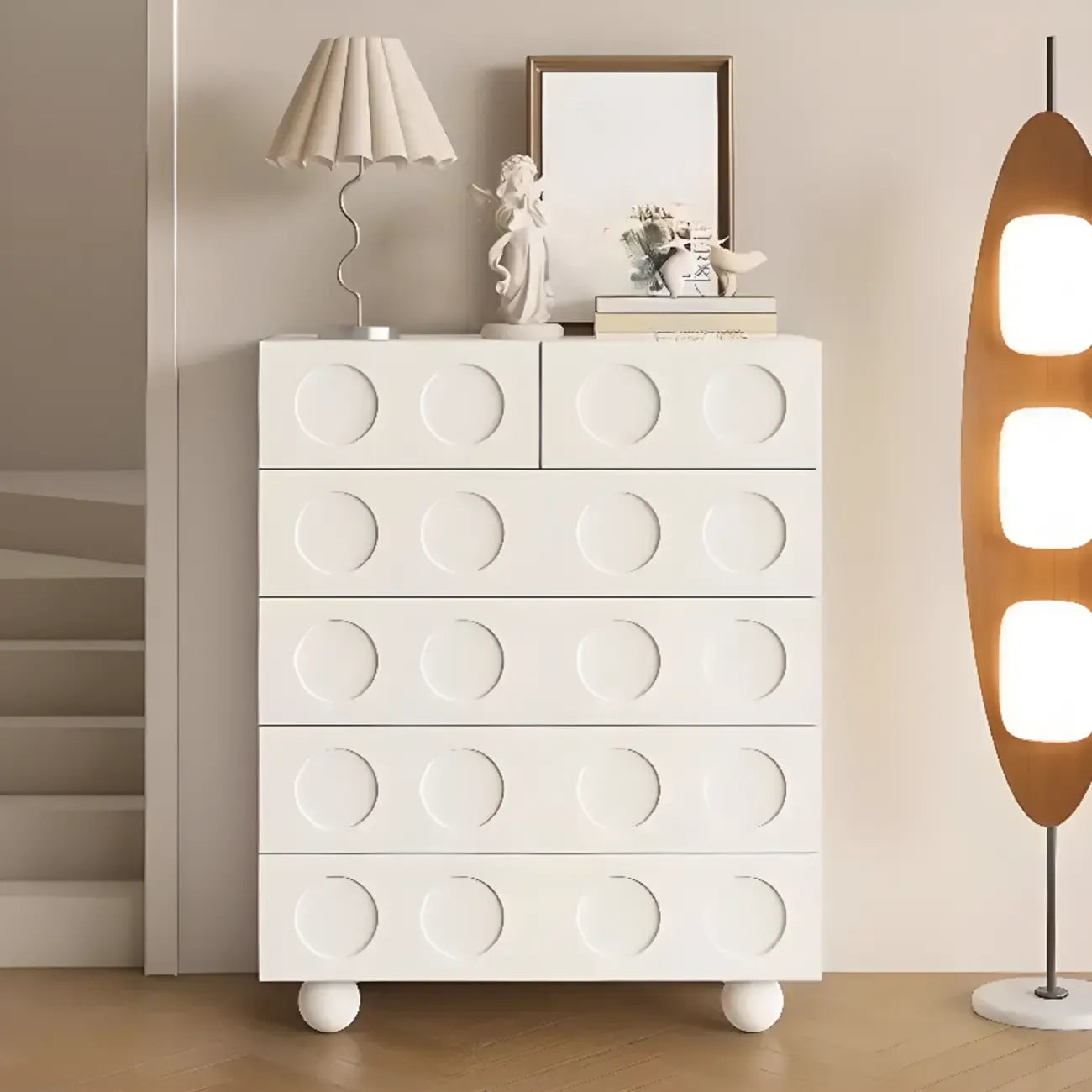 Coffre de rangement tendance en bois noir minuit pour le salon