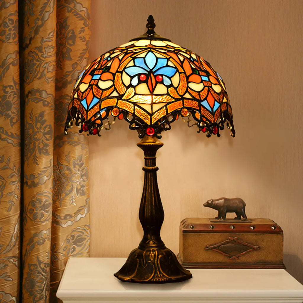 Lampe de table vintage HomeyFad en bronze avec dôme en vitrail.