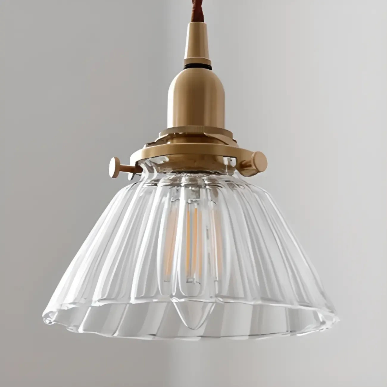 Suspension minimaliste conique en verre transparent et laiton