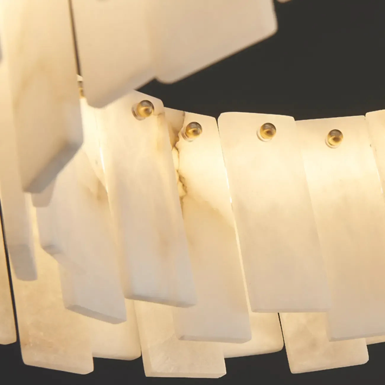 Lustre suspendu circulaire en albâtre gris-blanc glamour