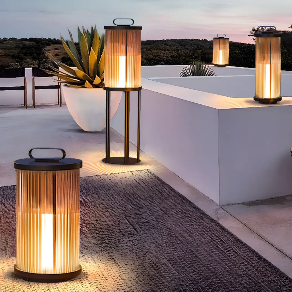 Lampe cylindrique en verre clair à grain vertical pour poteau