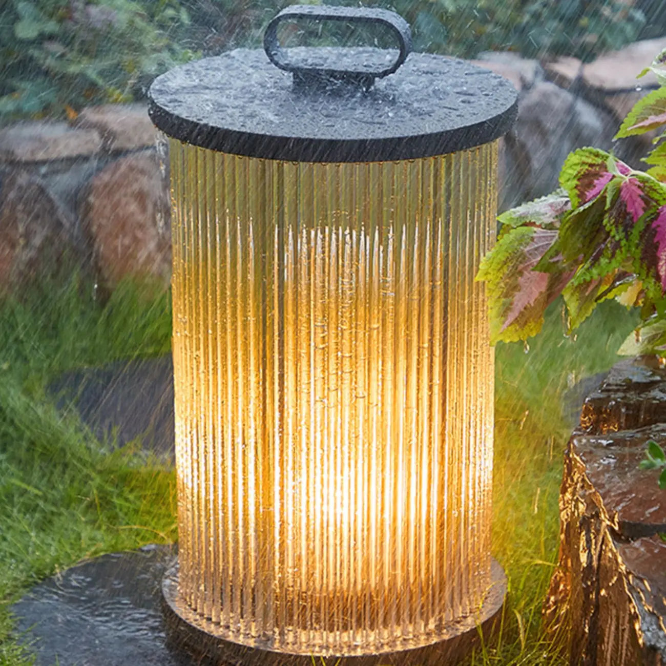 Lampe cylindrique en verre clair à grain vertical pour poteau