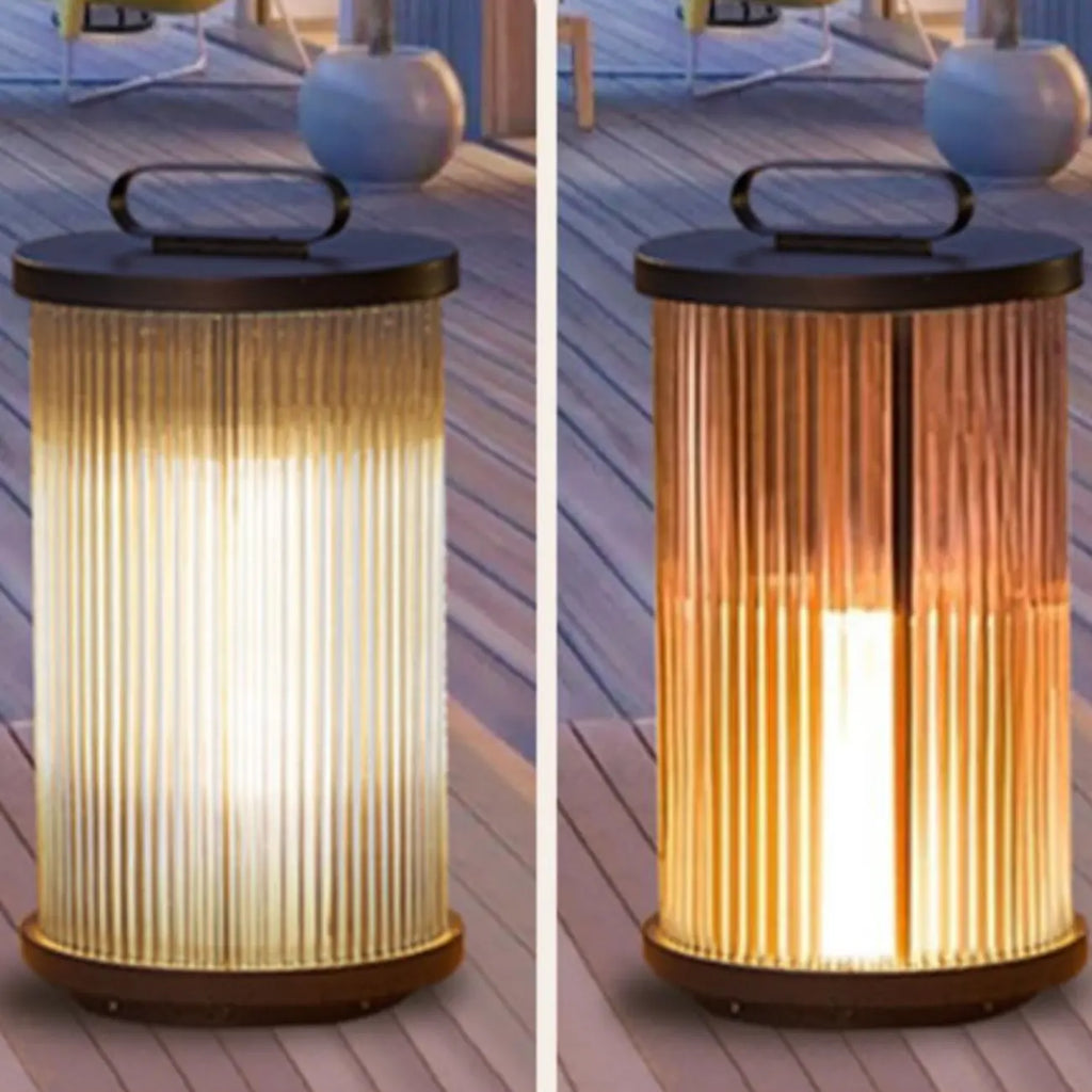 Lampe cylindrique en verre clair à grain vertical pour poteau