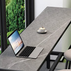 Table haute de bar moderne avec plateau en pierre grise et piètement à tréteaux