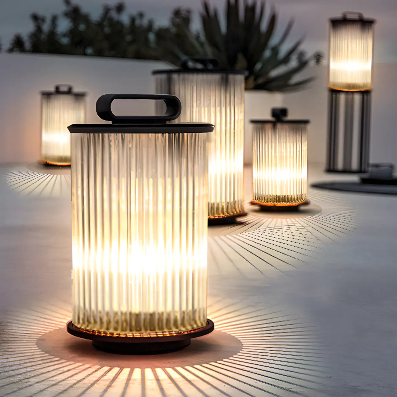 Lampe de poteau cylindrique en verre et métal noir