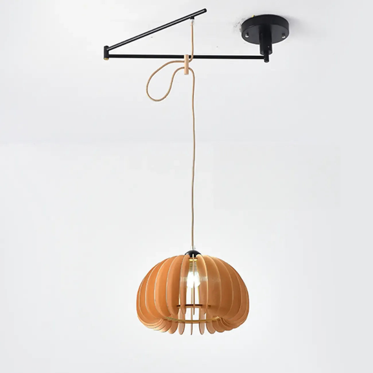 Suspension ronde moderne et flexible en bois massif et métal