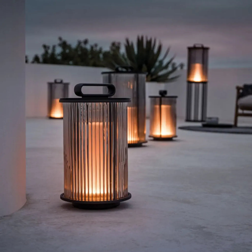 Élégants lampadaires solaires cylindriques à LED pour l'extérieur