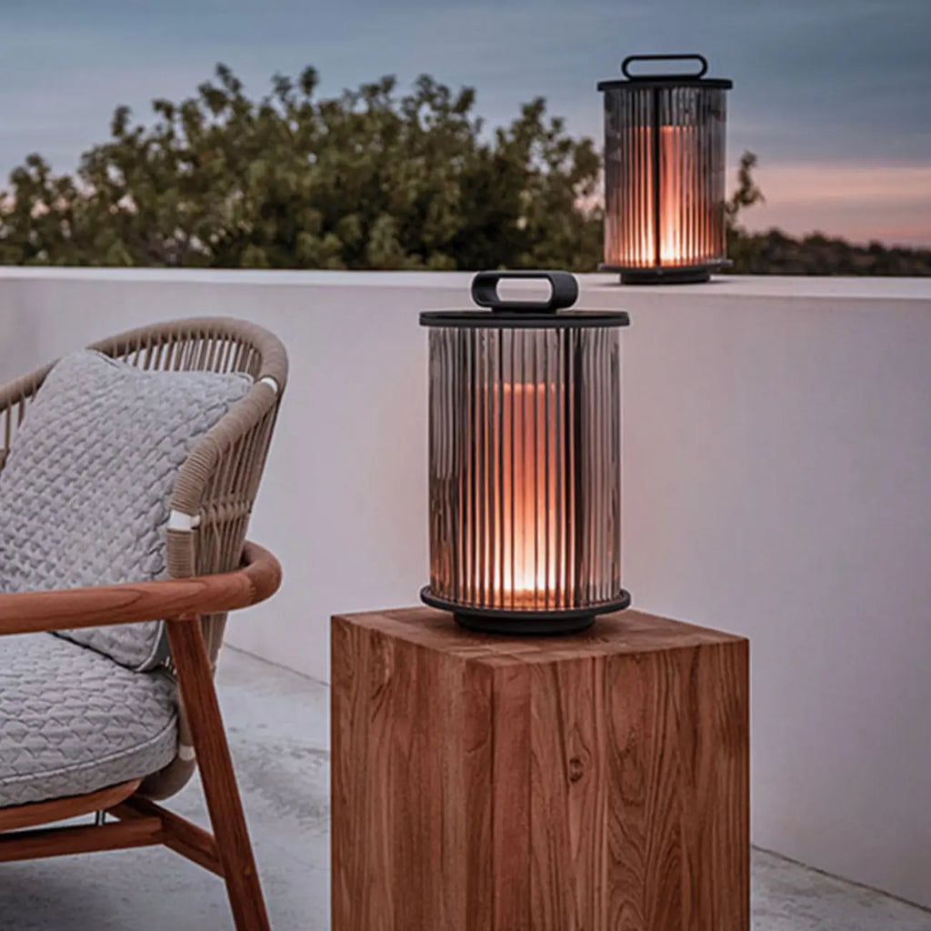 Élégants lampadaires solaires cylindriques à LED pour l'extérieur