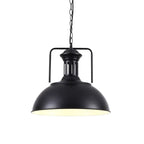 Suspension industrielle en métal noir avec dôme et chaîne.