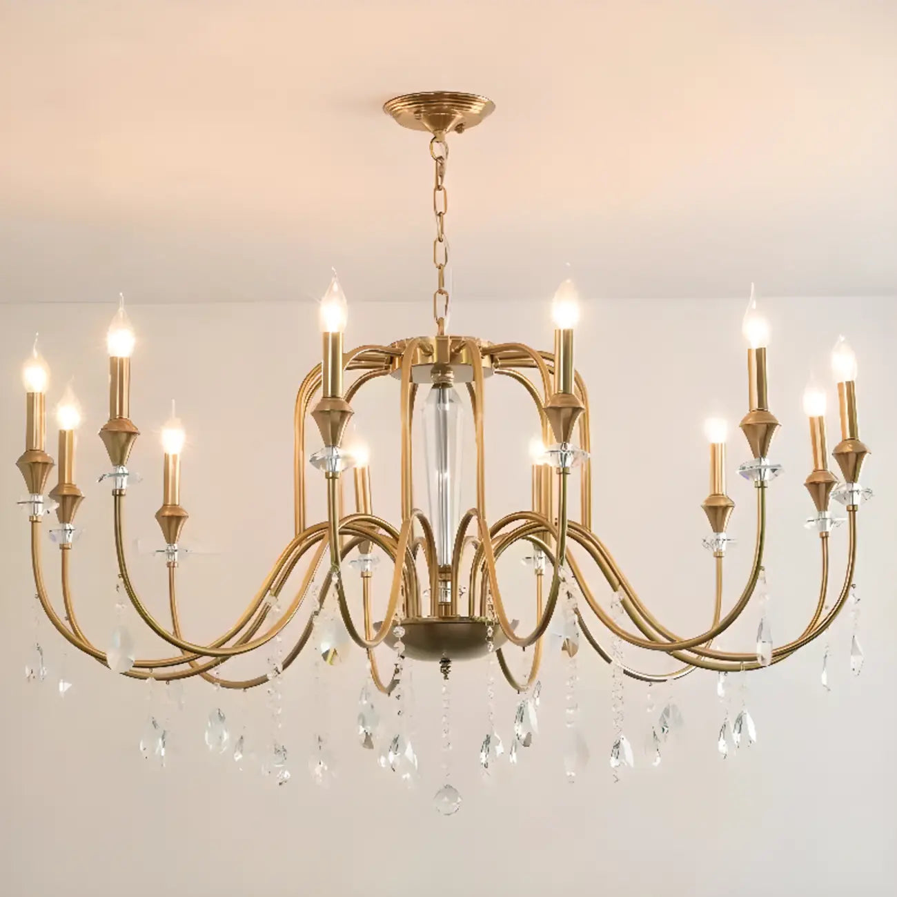 Lustre à bougies en alliage métallique de style moderne du milieu du siècle avec cristal