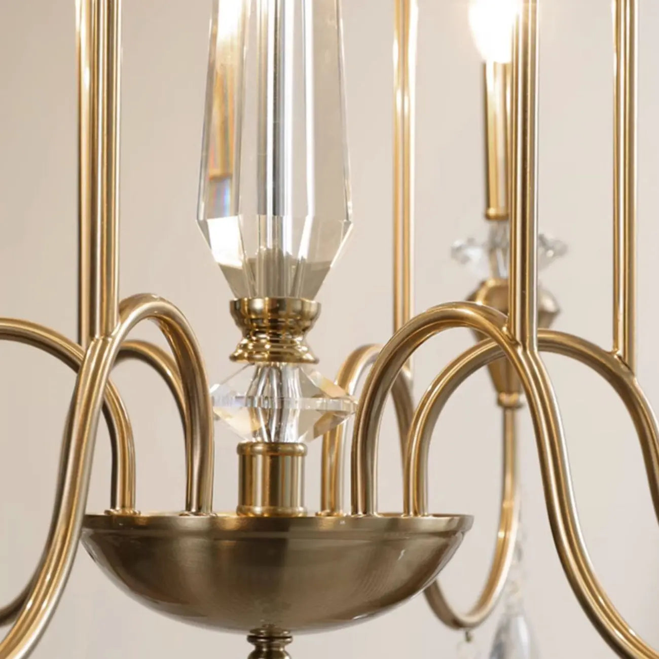 Lustre à bougies en alliage métallique de style moderne du milieu du siècle avec cristal