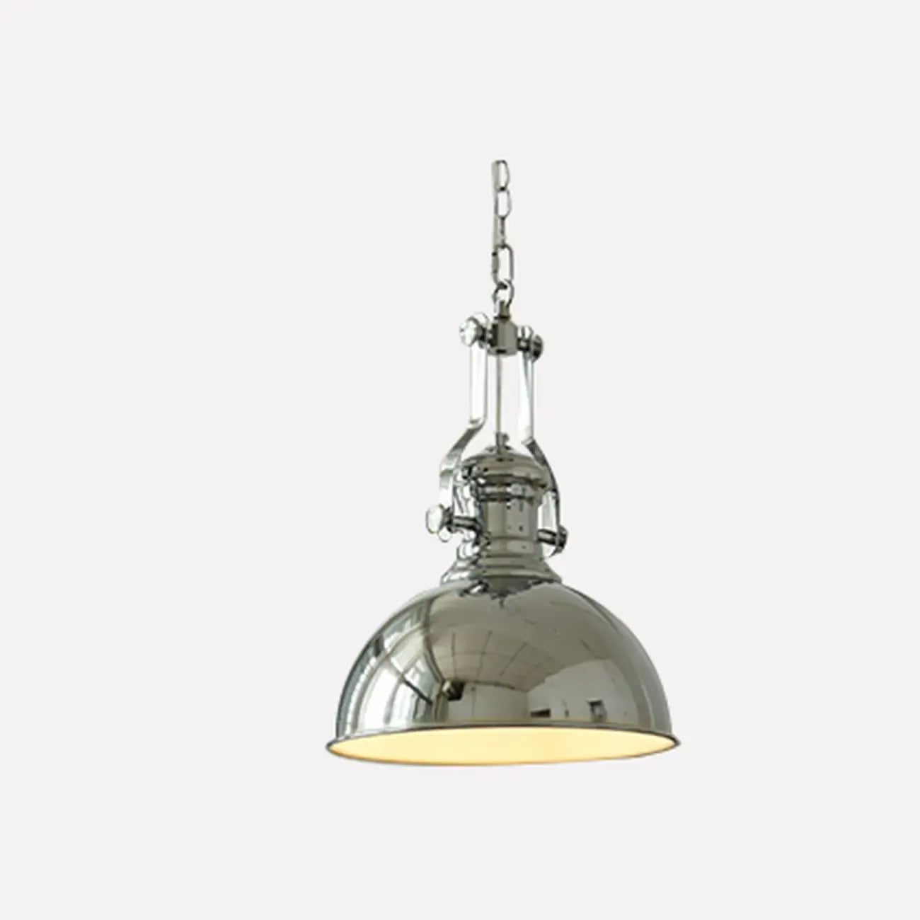 Suspension industrielle argentée en forme de dôme pour cuisine