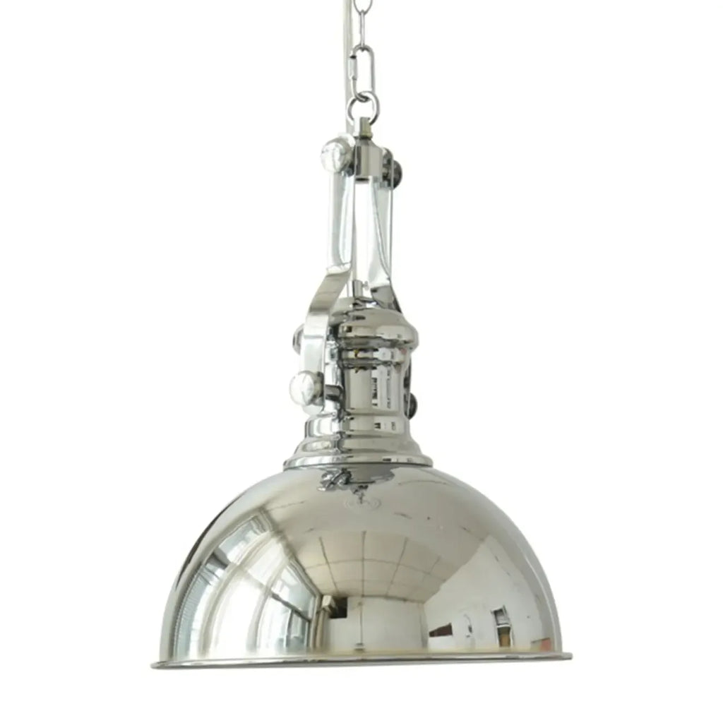 Suspension industrielle argentée en forme de dôme pour cuisine