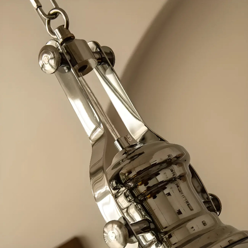 Suspension industrielle argentée en forme de dôme pour cuisine