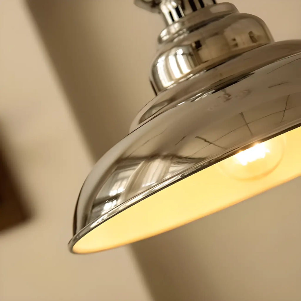 Suspension industrielle argentée en forme de dôme pour cuisine