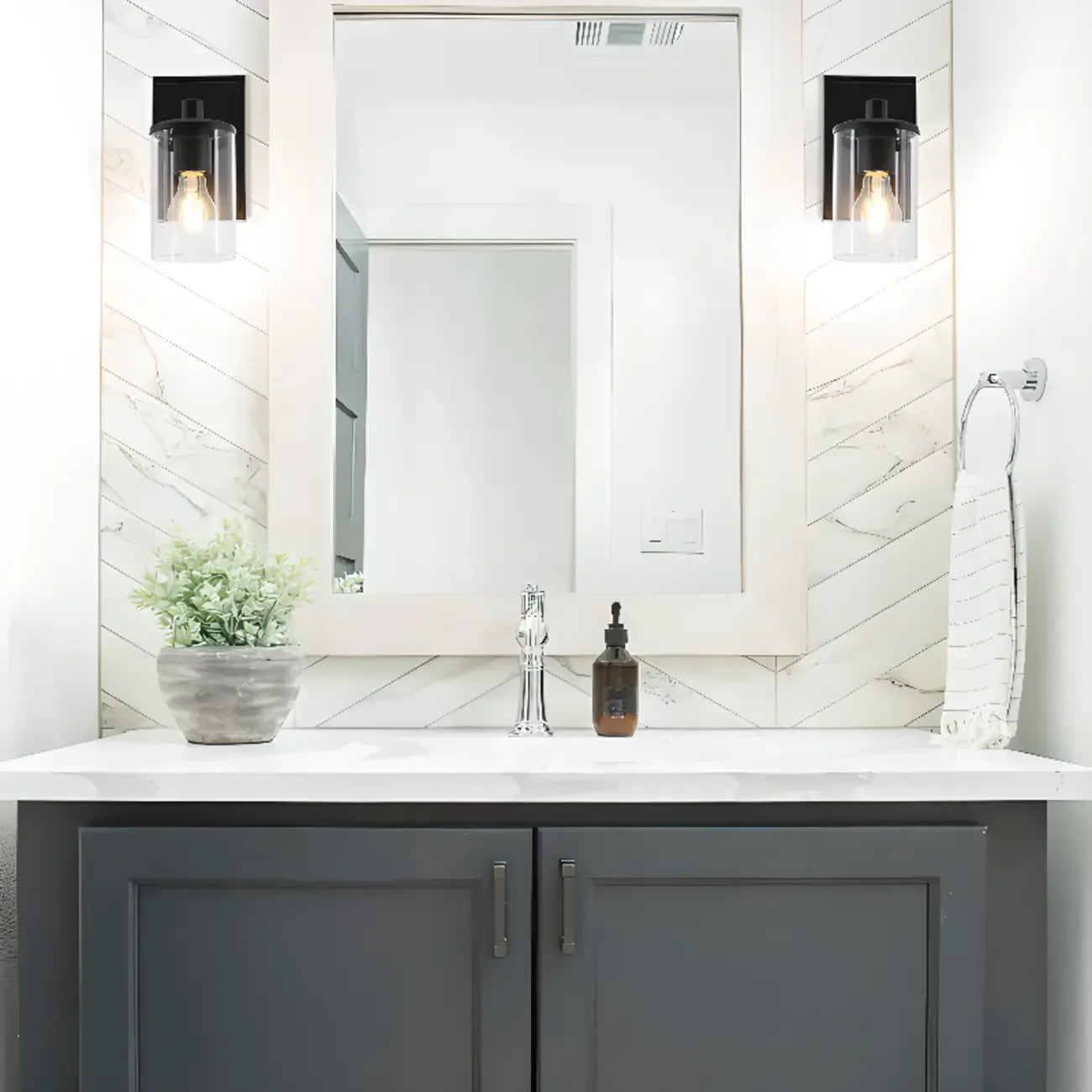 Applique da bagno a 3 luci in metallo nero e vetro trasparente cilindrico