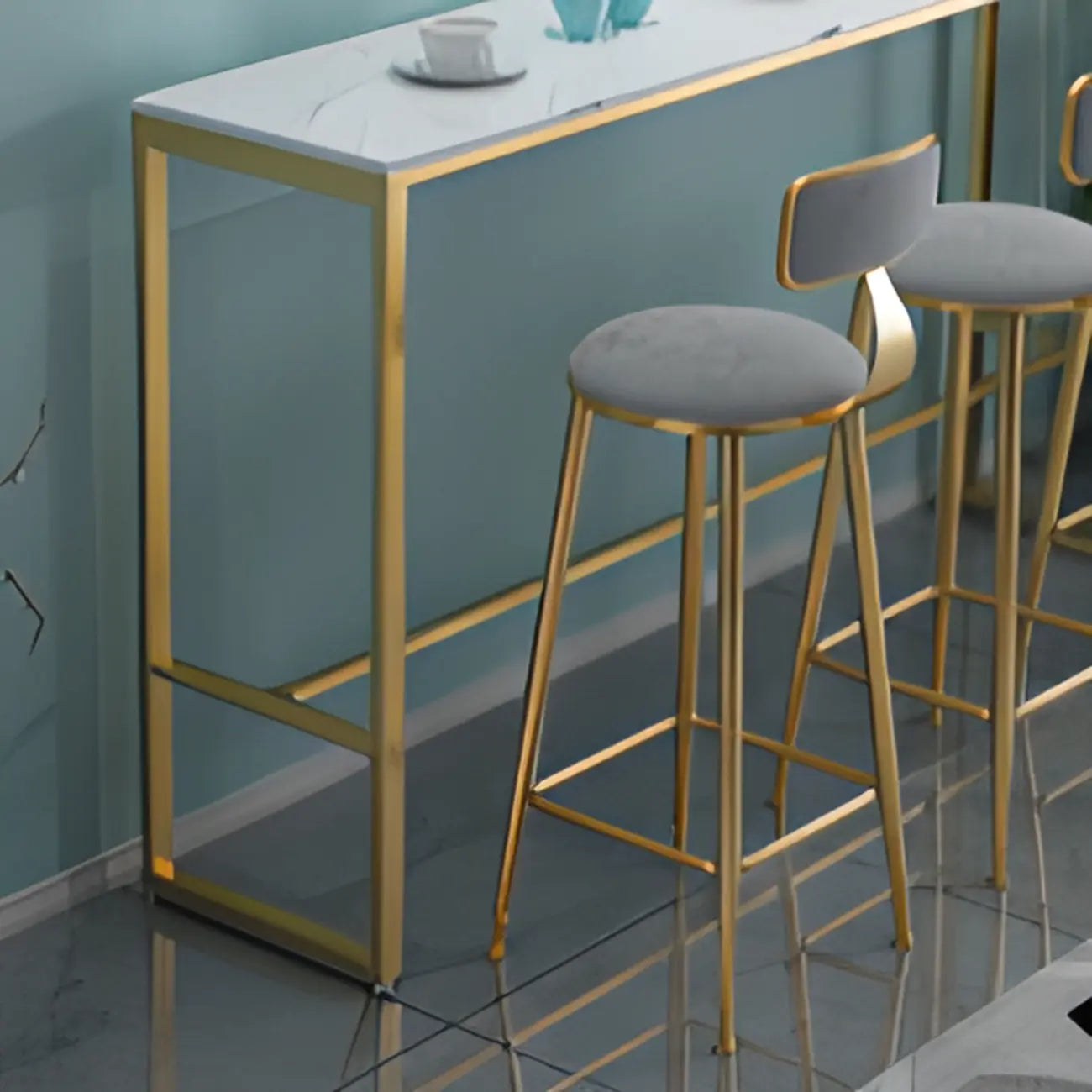 Tables de bar élégantes avec plateau en marbre blanc
