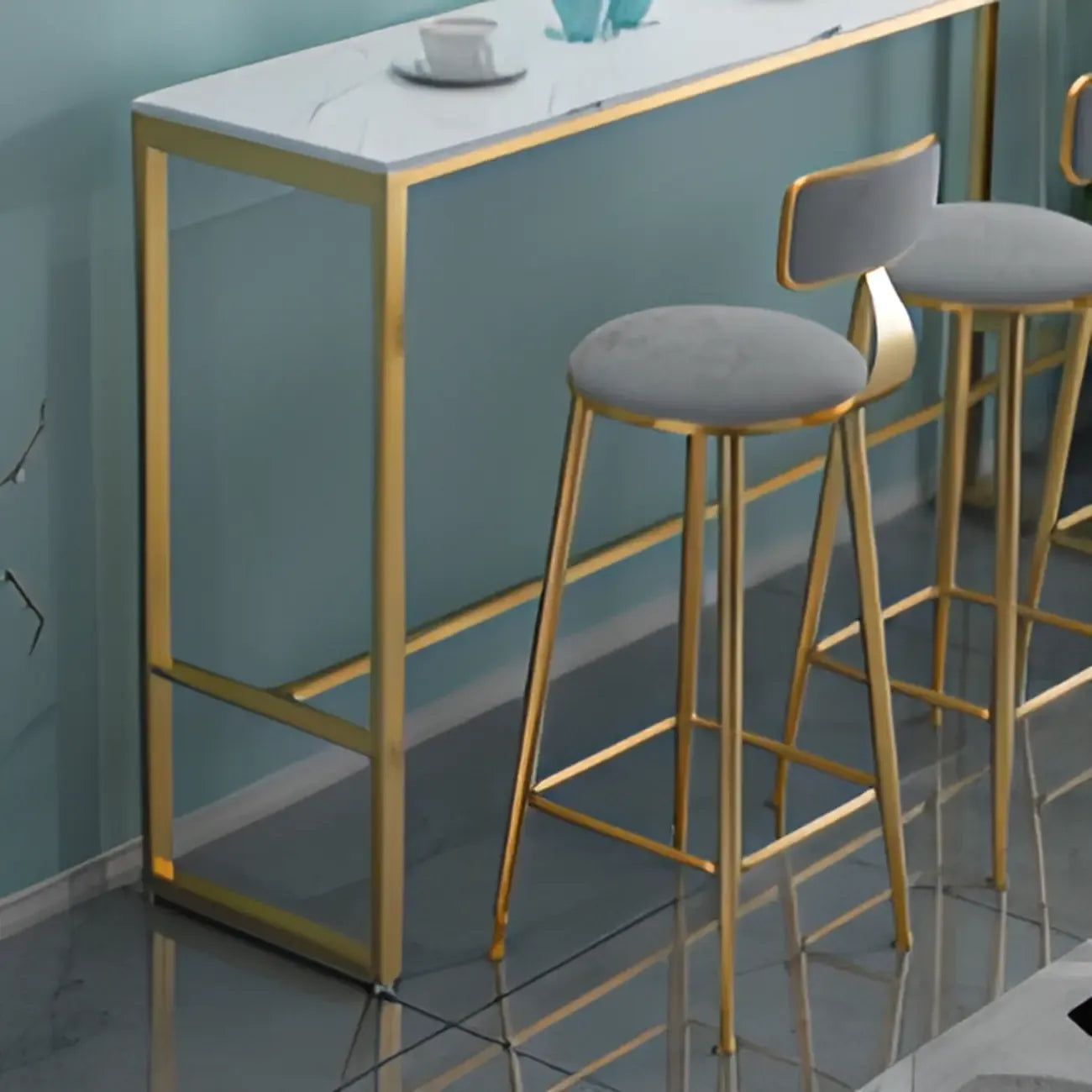 Tables de bar élégantes avec plateau en marbre blanc