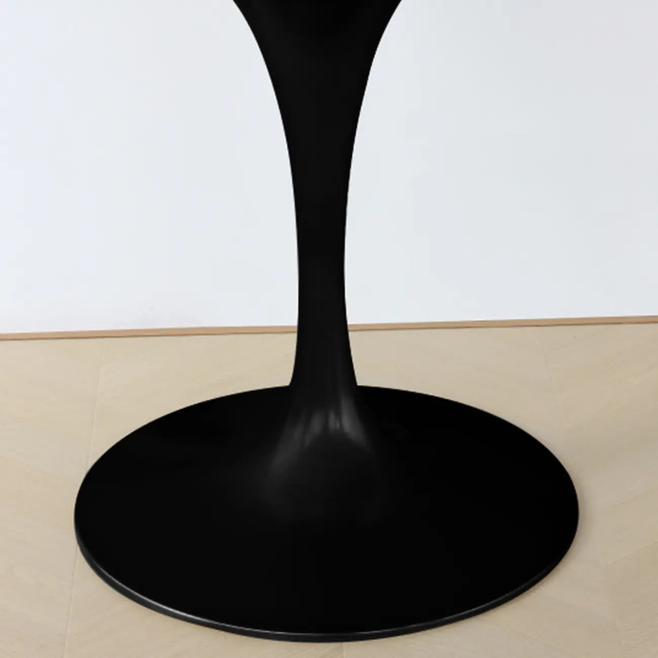 Table de salle à manger ronde décontractée en métal noir et bois
